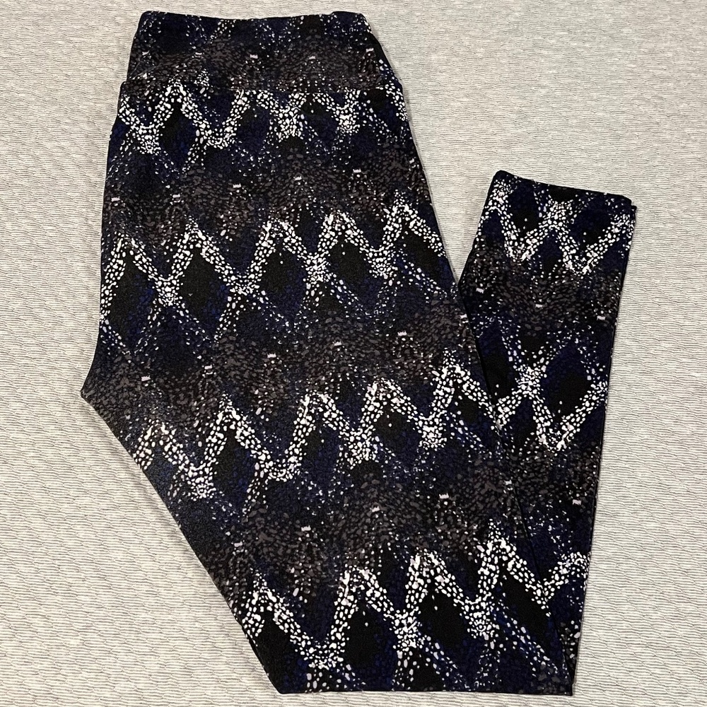 LuLaRoe TC Leggings - EUC - black, blue, grey, white dotted pattern